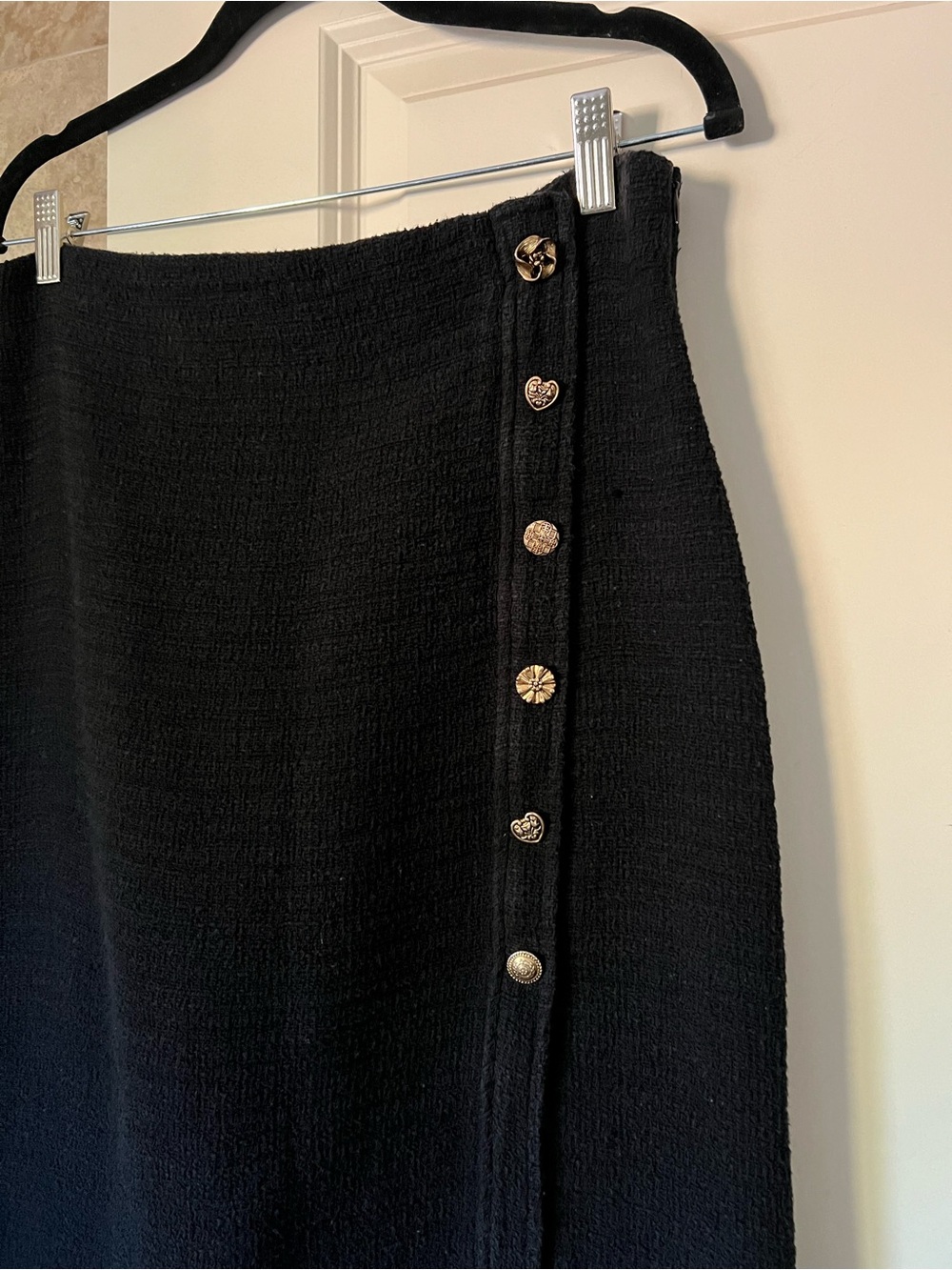 Classic Black Button-Accent Midi Skirt from Zara